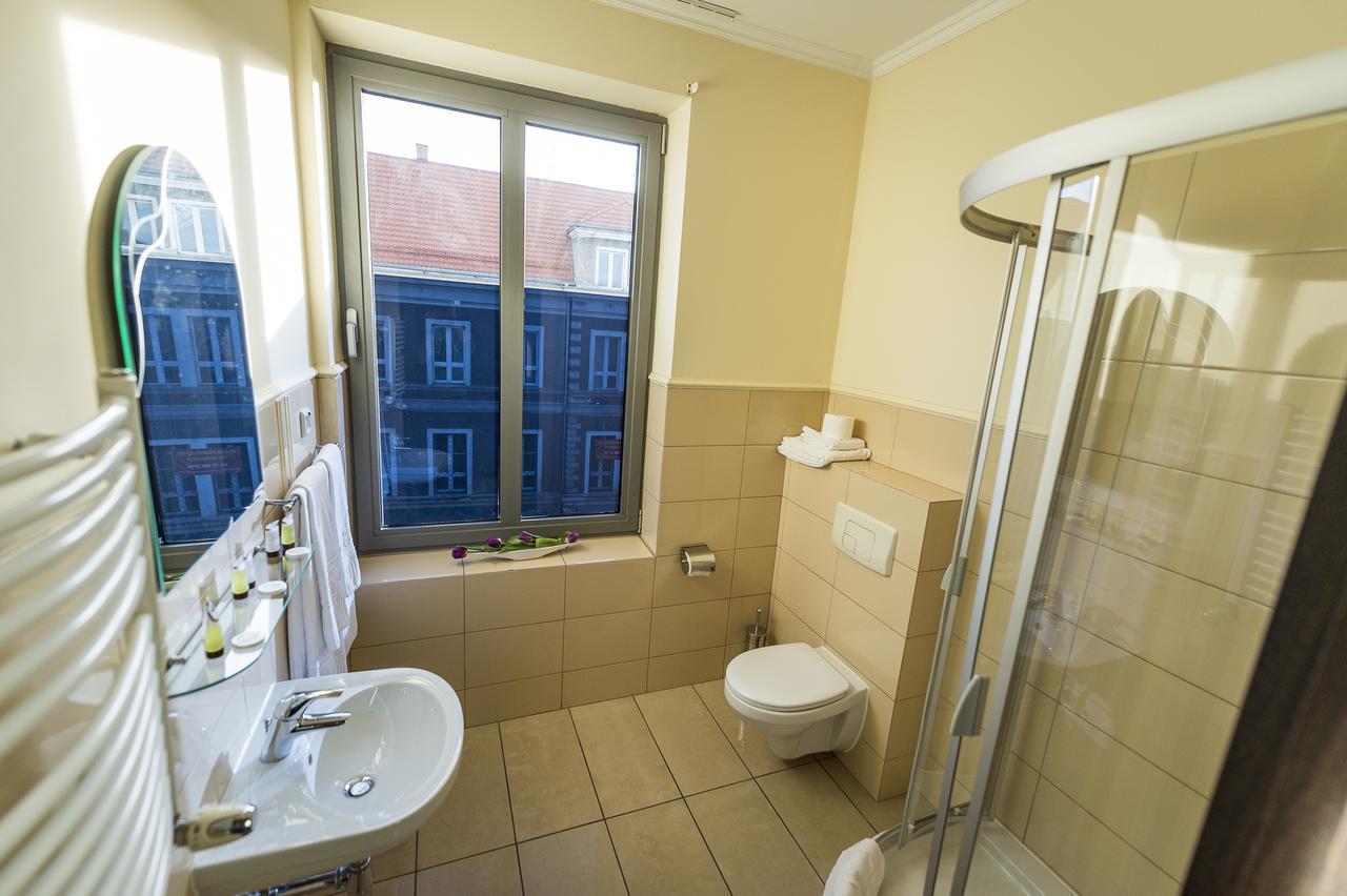Hotel Restauracja Teczowa Luban Ngoại thất bức ảnh
