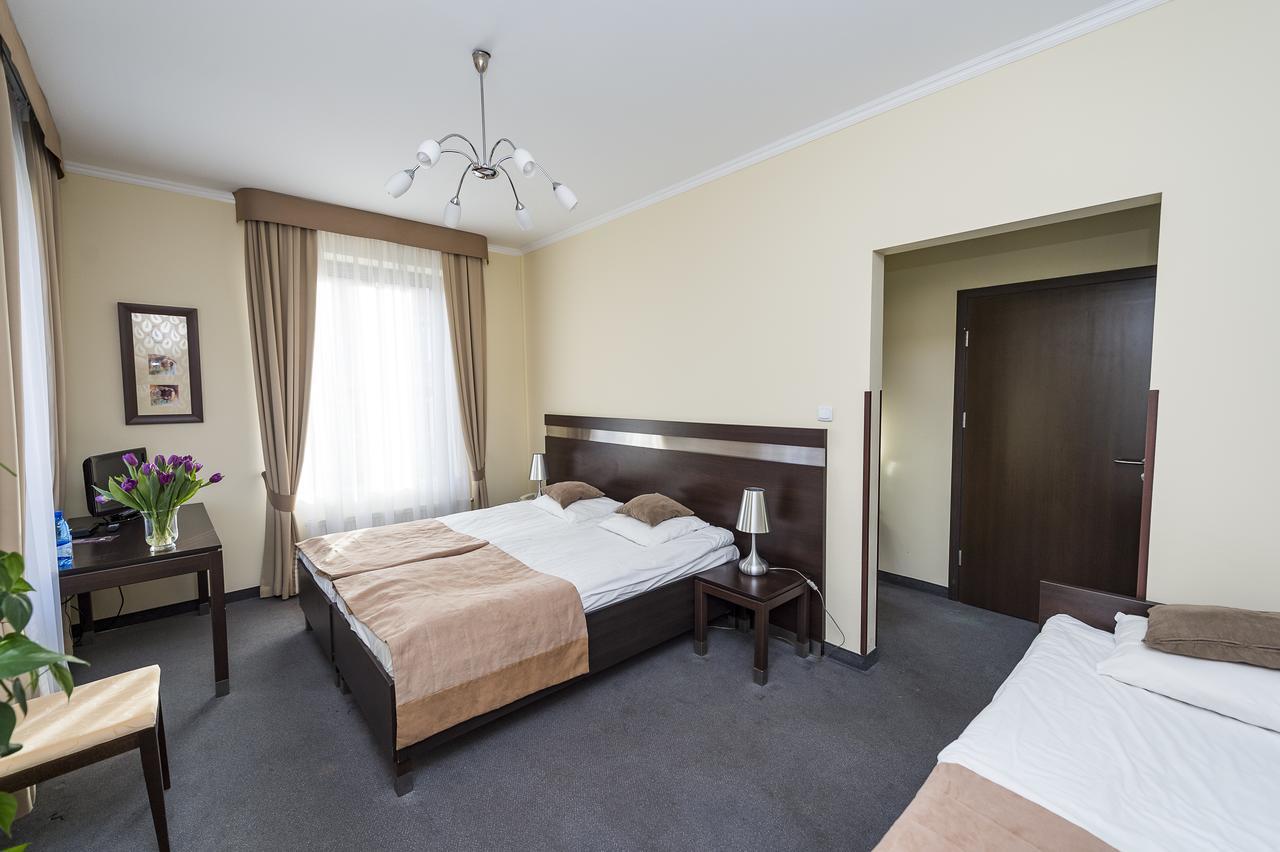 Hotel Restauracja Teczowa Luban Ngoại thất bức ảnh