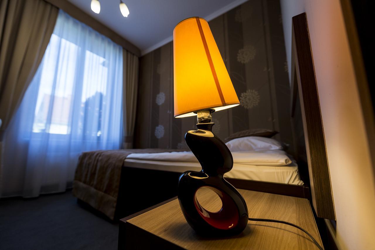 Hotel Restauracja Teczowa Luban Ngoại thất bức ảnh