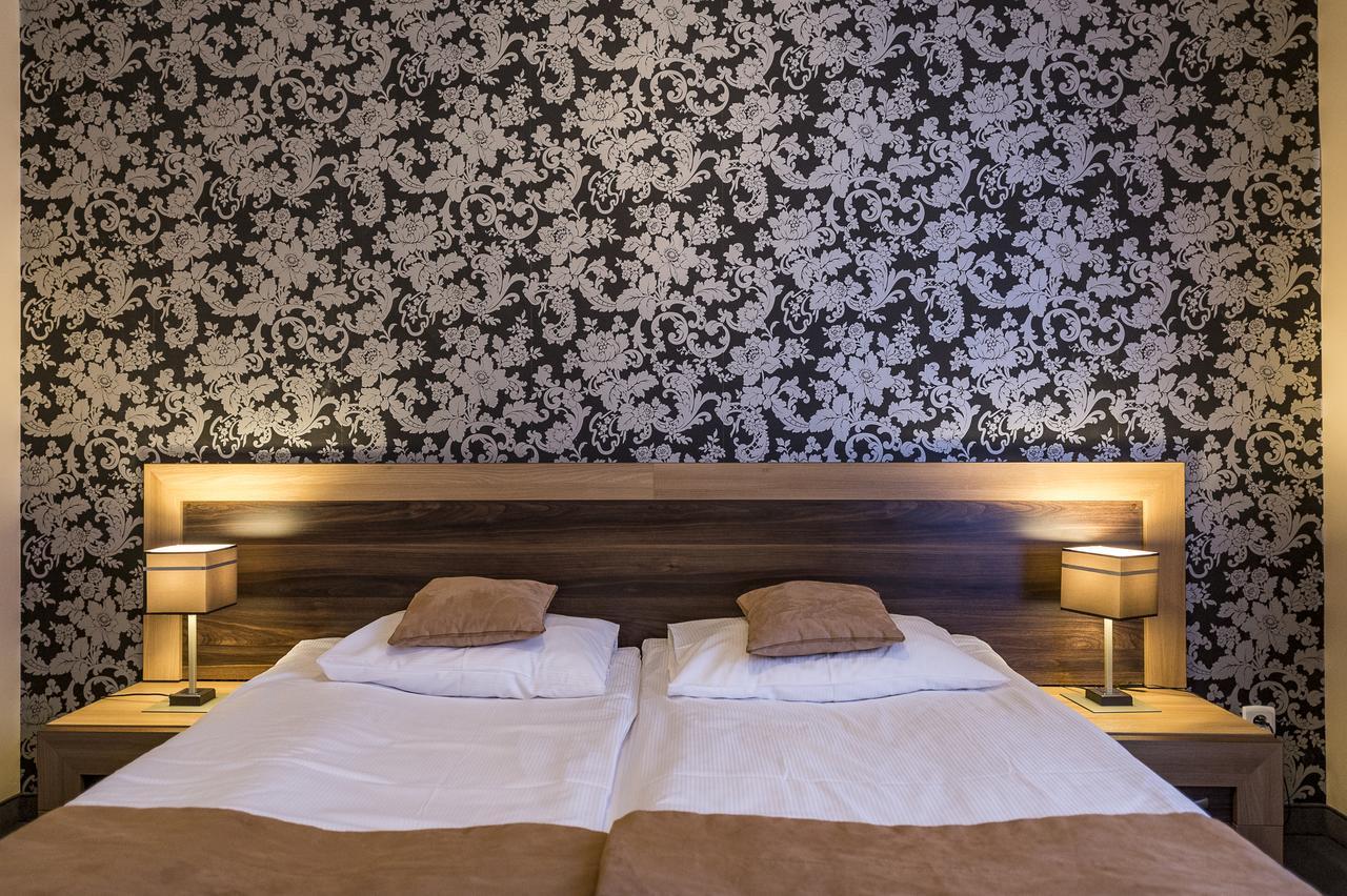 Hotel Restauracja Teczowa Luban Ngoại thất bức ảnh
