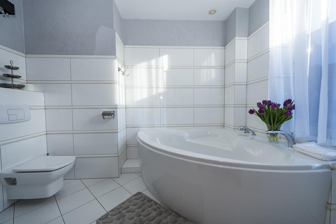 Hotel Restauracja Teczowa Luban Ngoại thất bức ảnh
