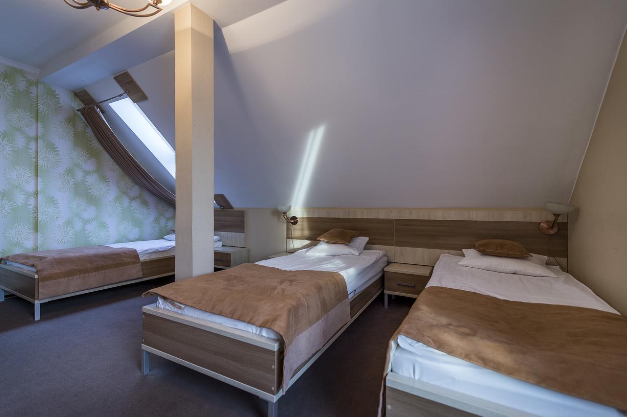 Hotel Restauracja Teczowa Luban Ngoại thất bức ảnh