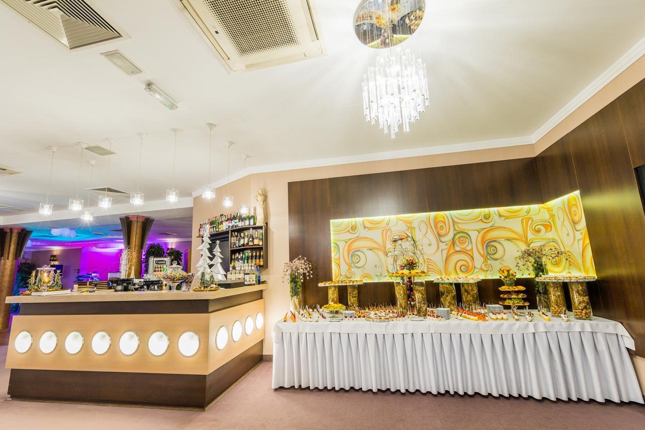 Hotel Restauracja Teczowa Luban Ngoại thất bức ảnh